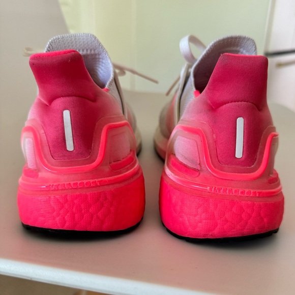 Women’s Adidas Ultraboost shoes size 7 - Picture 3 of 7